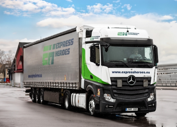 Express Heroes truck on an international freight route for carriers